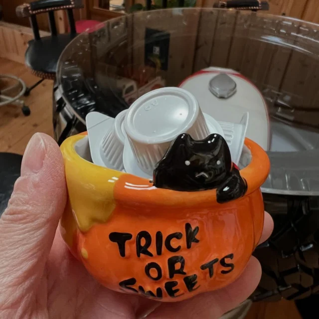 ハロウィンに頂いたこの器（ありがとうございます！）ミルク入れになっています！  #ありがとうございます #ハロウィングッズ #かわいい #ミルク入れ #saritikari_cafe